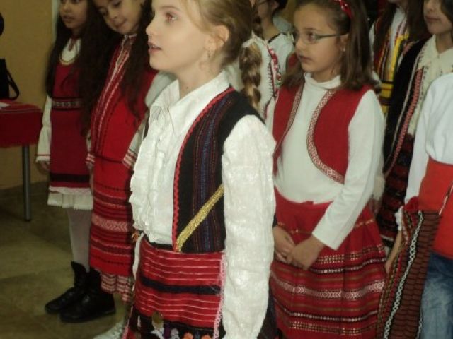 ”Народното творчество – извор на красота и родолюбие”