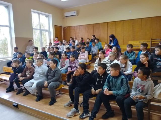 Среща с пътни полицаи на тема „Опасности на улицата“