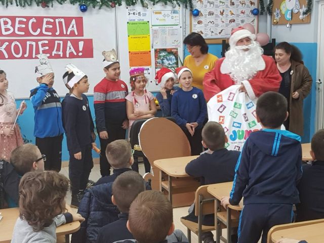 Коледен празник във IIб клас [23.12.2019]