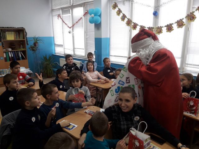 Коледен празник във IIб клас [23.12.2019]