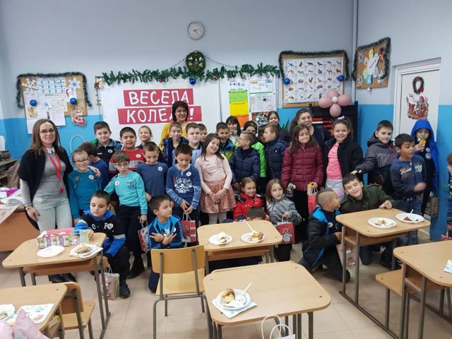 Коледен празник във IIб клас [23.12.2019]