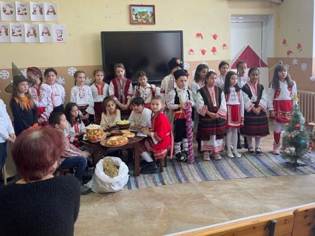 Бъдни вечер и Коледа с малките второкласници