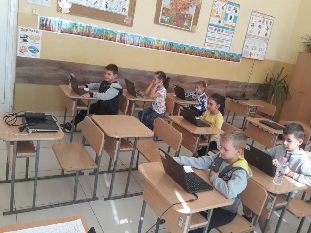 Обучение на ученици, вкл. от уязвими групи за придобиване на умения за обучение от разстояние в електронна среда [20.10.2022]