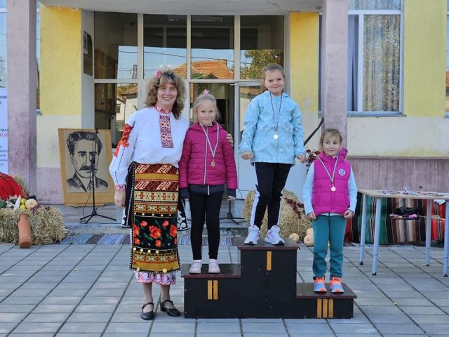 На празника на нашето училище [01.11.2023]