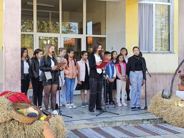 На празника на нашето училище [01.11.2023]