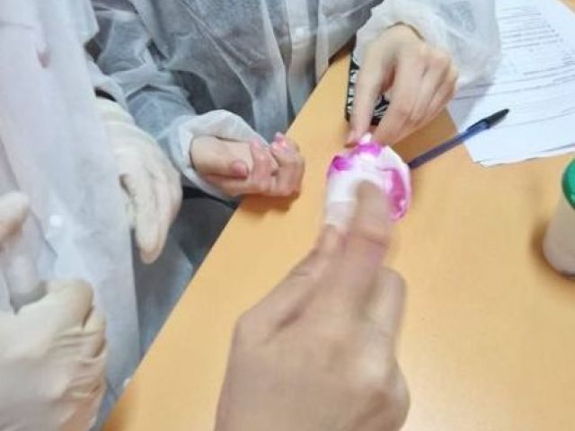 Тайнственият свят на алкалните елементи и техните съединения – практически и забавен финал [14.03.2025]