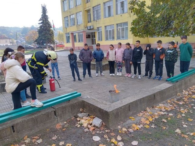 Урок по гражданска защита в IVб клас [28.10.2025]