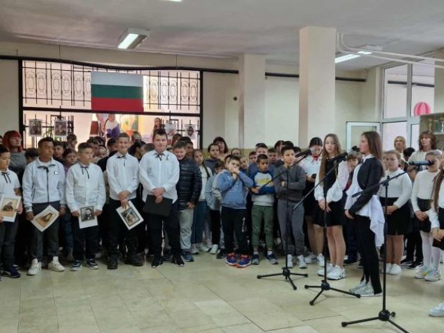В знак на почит към будителите [05.11.2025]