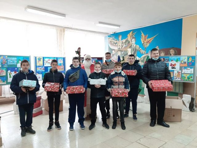 Коледни подаръци