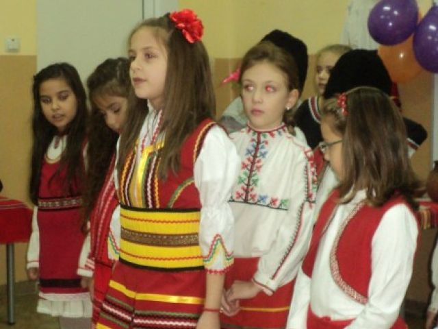 ”Народното творчество – извор на красота и родолюбие”
