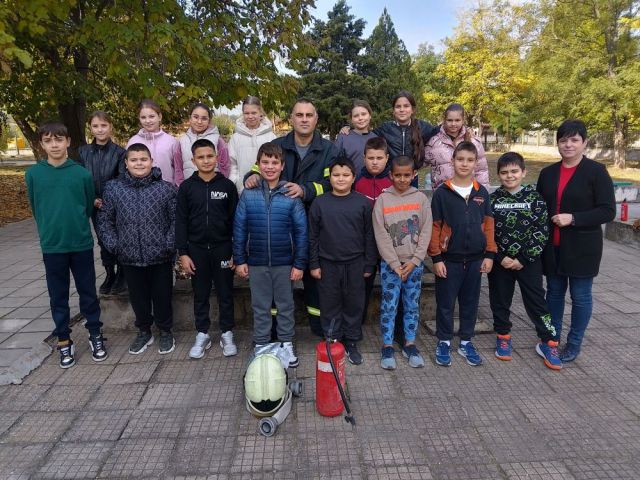 Урок по гражданска защита в IVб клас