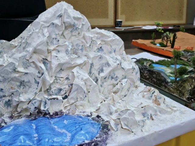 Открита педагогическа практика в обновения кабинет по география и икономика