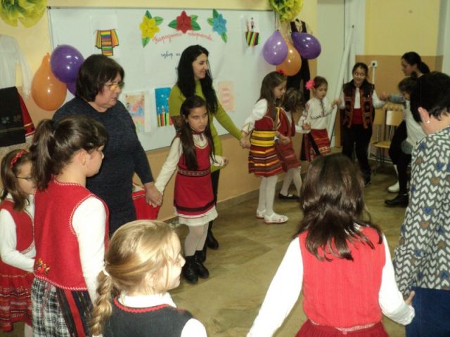 ”Народното творчество – извор на красота и родолюбие”