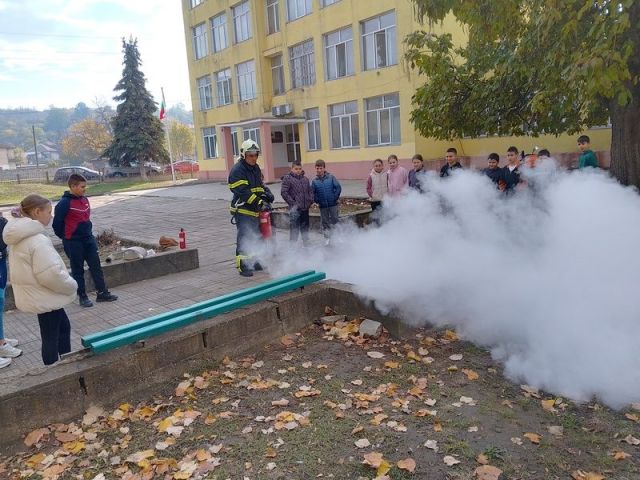 Урок по гражданска защита в IVб клас